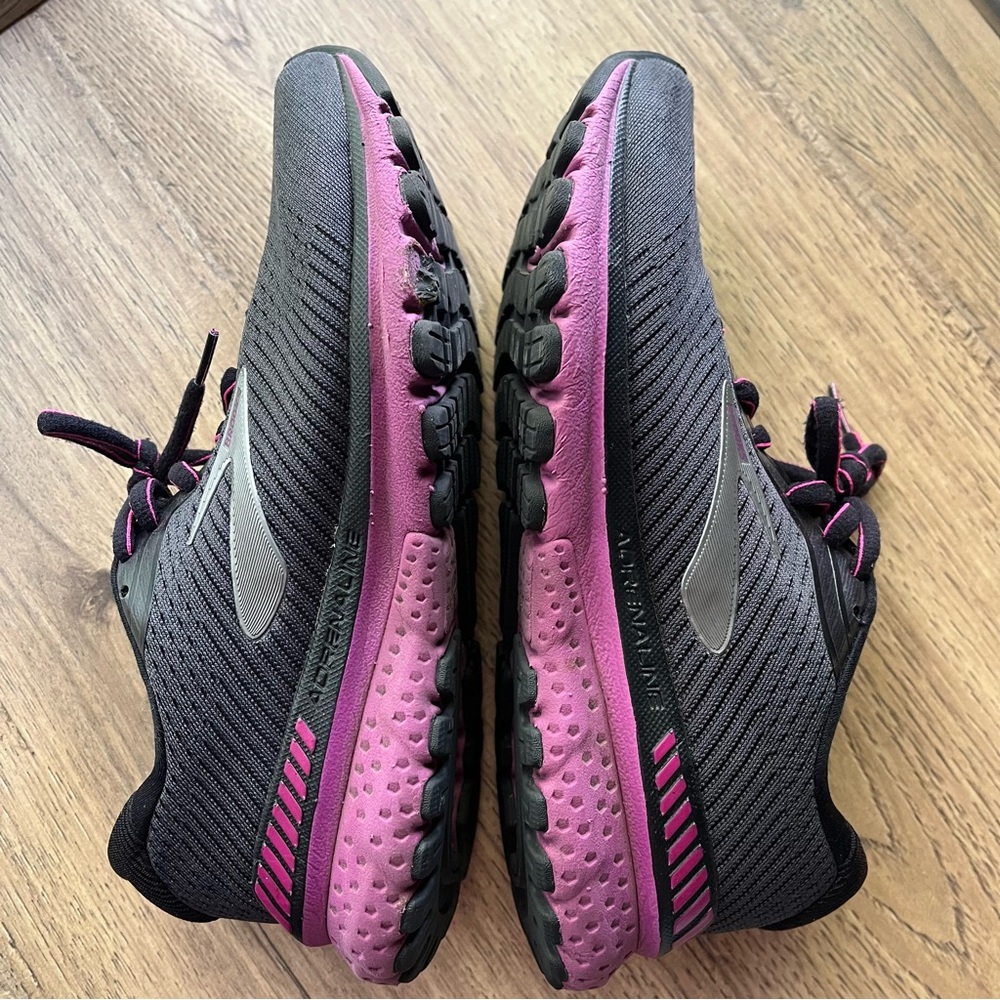 Pair of Brooks Women's GTS ADRENALINE 20 Shoes - Picture 11 of 14